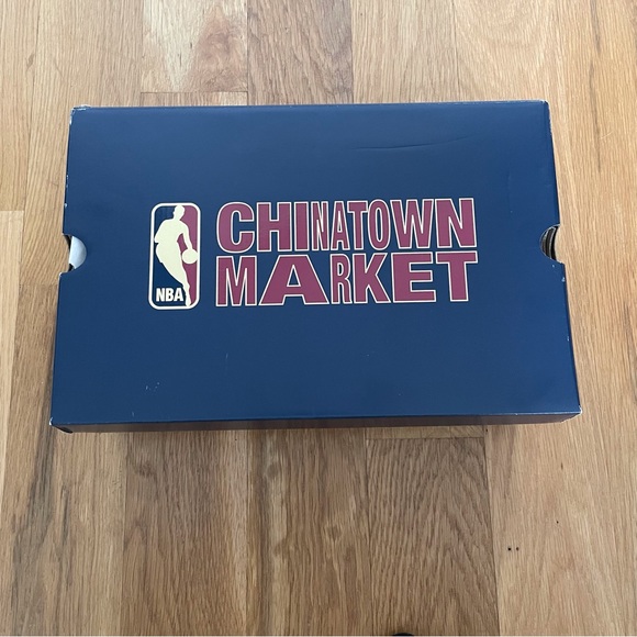 (Chinatown)Market Converse men’s size 11.5  “Lakers 3-peat” EUC w/ box - Picture 7 of 8